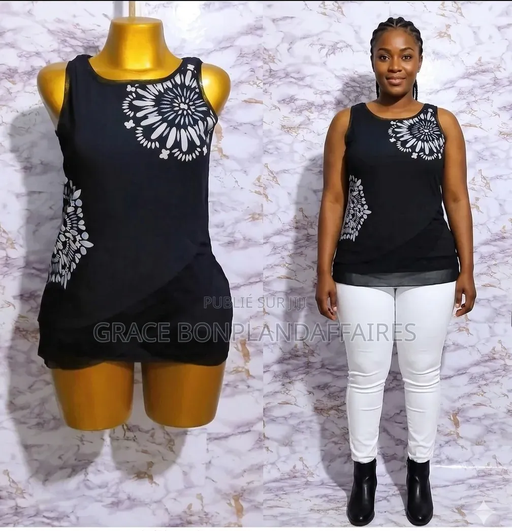 T-Shirt Noir Avec Motifs Blancs. Solde : 1500fcfa