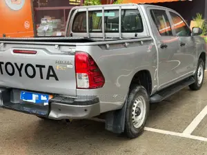 Toyota Hilux Revo Double Cab Deisel 2.4 AWD 2022 Gris