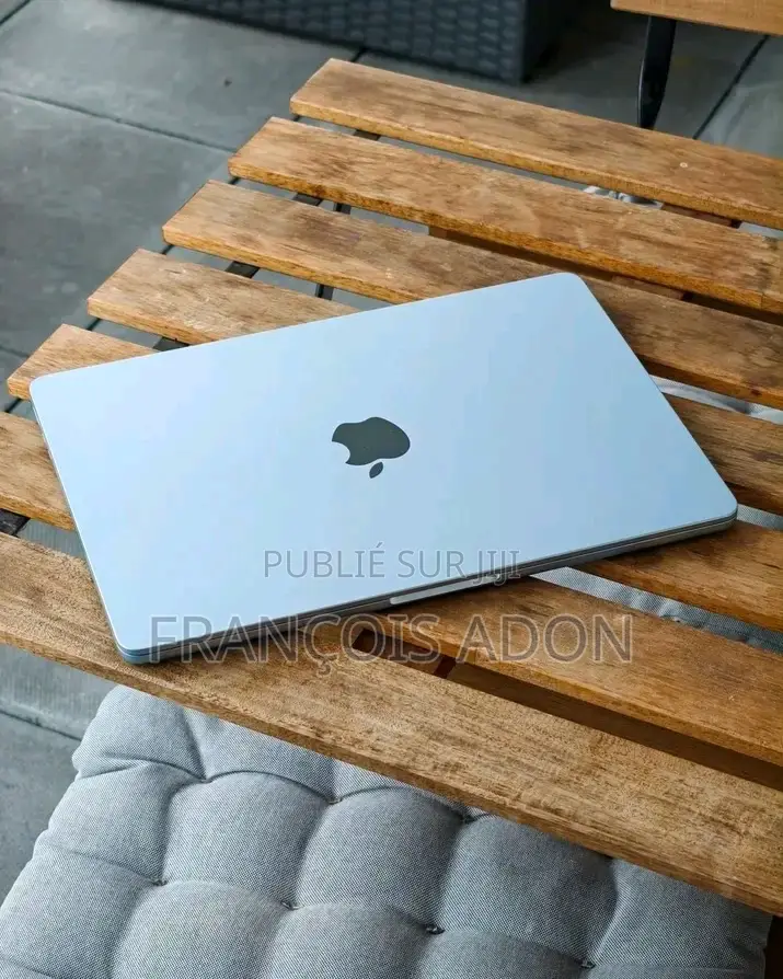 Nouveau Apple MacBook Air 2022 M2 8GB Intel Core i7 HDD 750GB