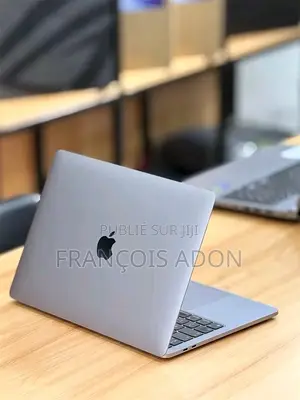 Nouveau Apple MacBook Air 2022 M2 8GB Intel Core i7 HDD 750GB