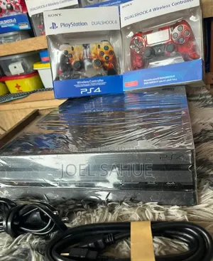 Ps4 Pro Quasi Neuve 1 Cd Fc 26. Deux Manette. Craquage Disponible