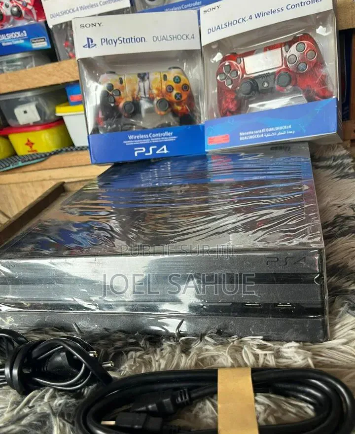 Ps4 Pro Quasi Neuve 1 Cd Fc 26. Deux Manette. Craquage Disponible