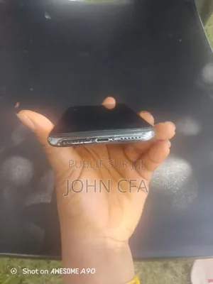 Apple iPhone X 64 GB Noir