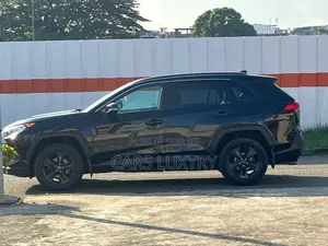 Toyota RAV4 XLE 2021 Noir