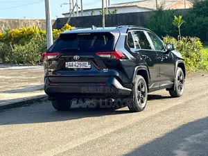 Toyota RAV4 XLE 2021 Noir