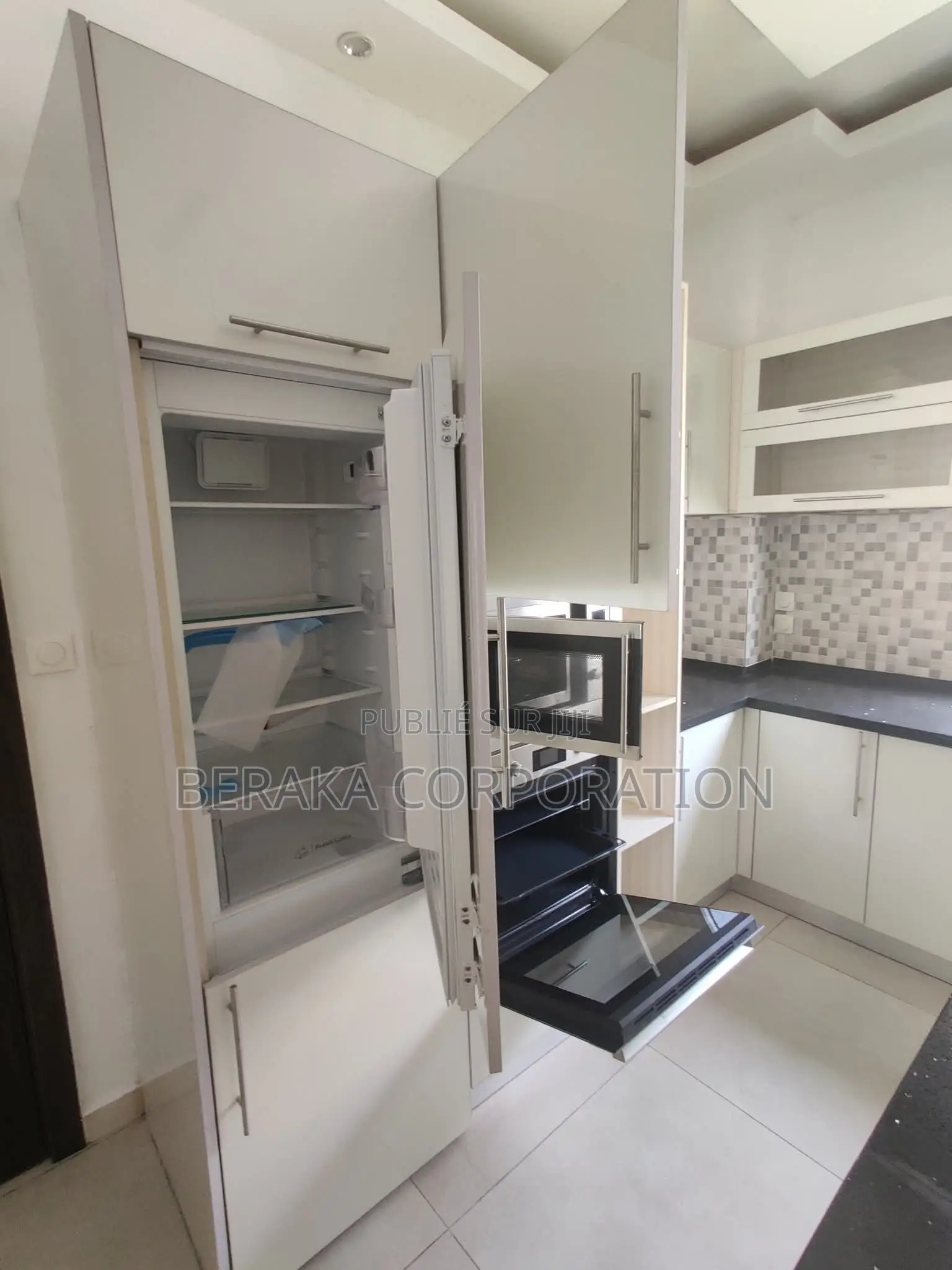 Meublé 4chbre Duplex dans Beraka Corporation, Bingerville à Vendre