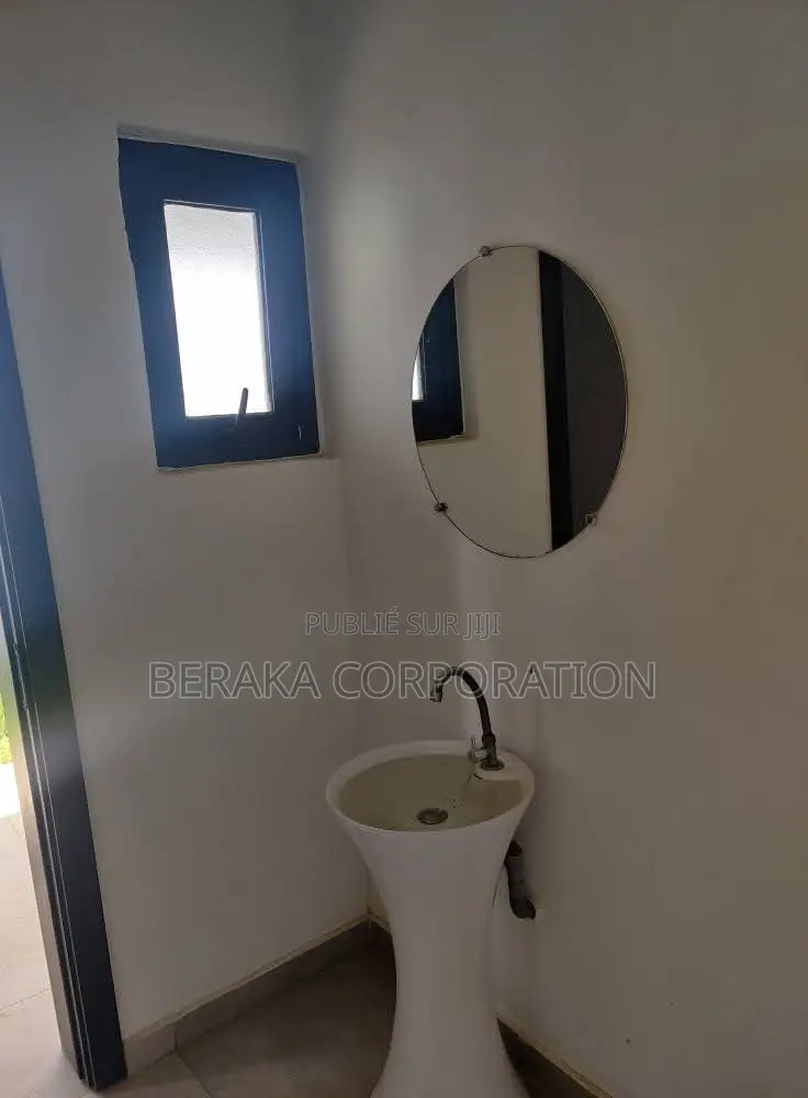 Meublé 4chbre Duplex dans Beraka Corporation, Bingerville à Vendre