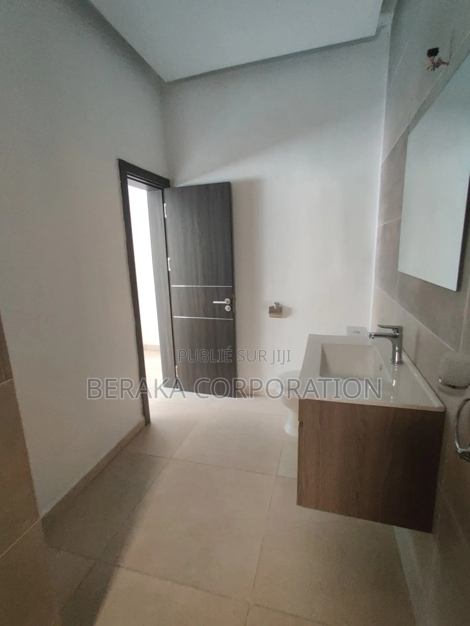 Meublé 4chbre Duplex dans Beraka Corporation, Bingerville à Vendre
