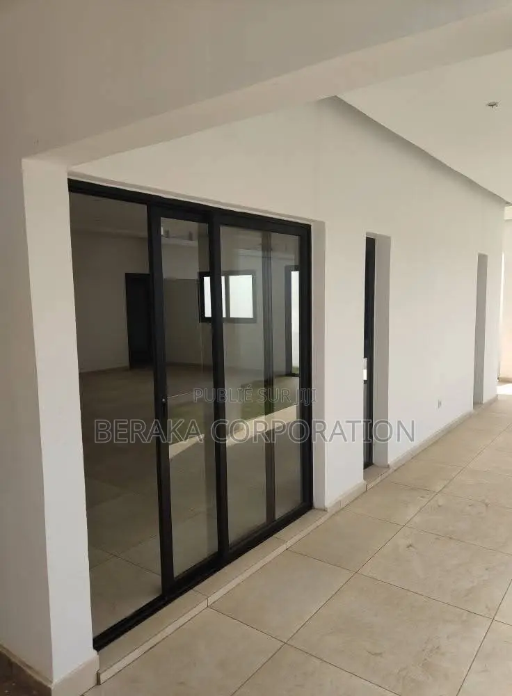 Meublé 4chbre Duplex dans Beraka Corporation, Bingerville à Vendre