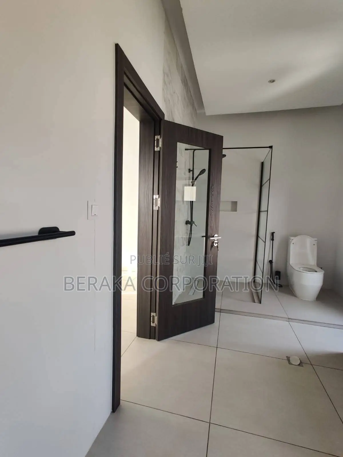 Meublé 4chbre Duplex dans Beraka Corporation, Bingerville à Vendre
