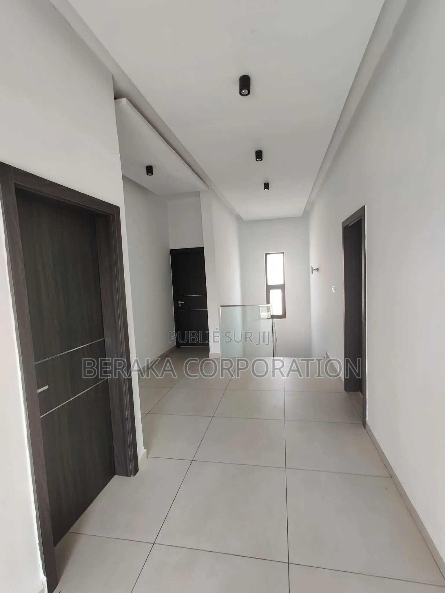 Meublé 4chbre Duplex dans Beraka Corporation, Bingerville à Vendre