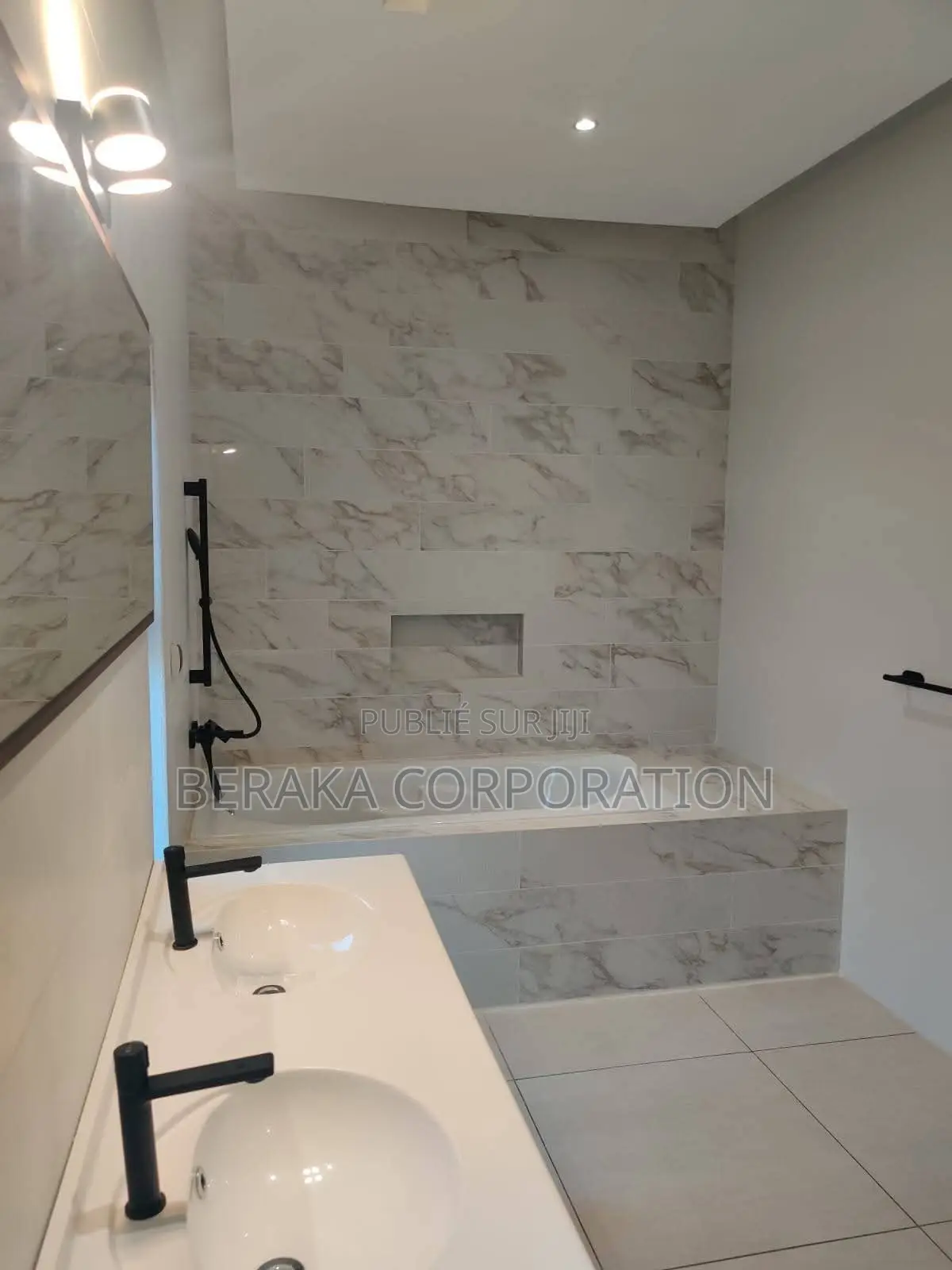 Meublé 4chbre Duplex dans Beraka Corporation, Bingerville à Vendre