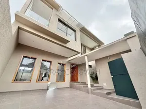 3chbre Duplex dans Francis Gweh, Cocody à Louer