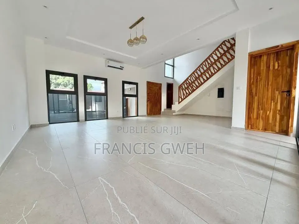 3chbre Duplex dans Francis Gweh, Cocody à Louer