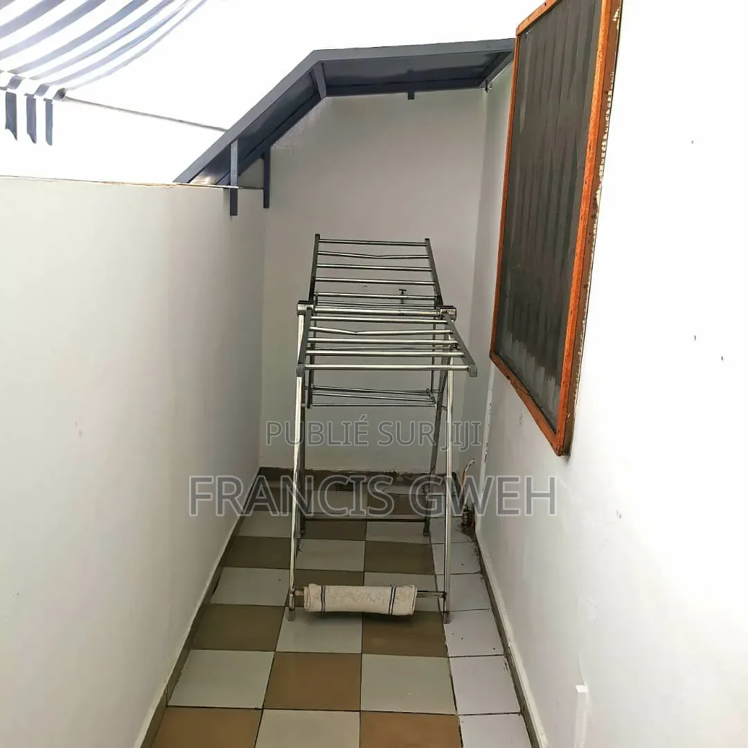 Meublé 1chbre Appartement dans Francis Gweh, Cocody à Louer