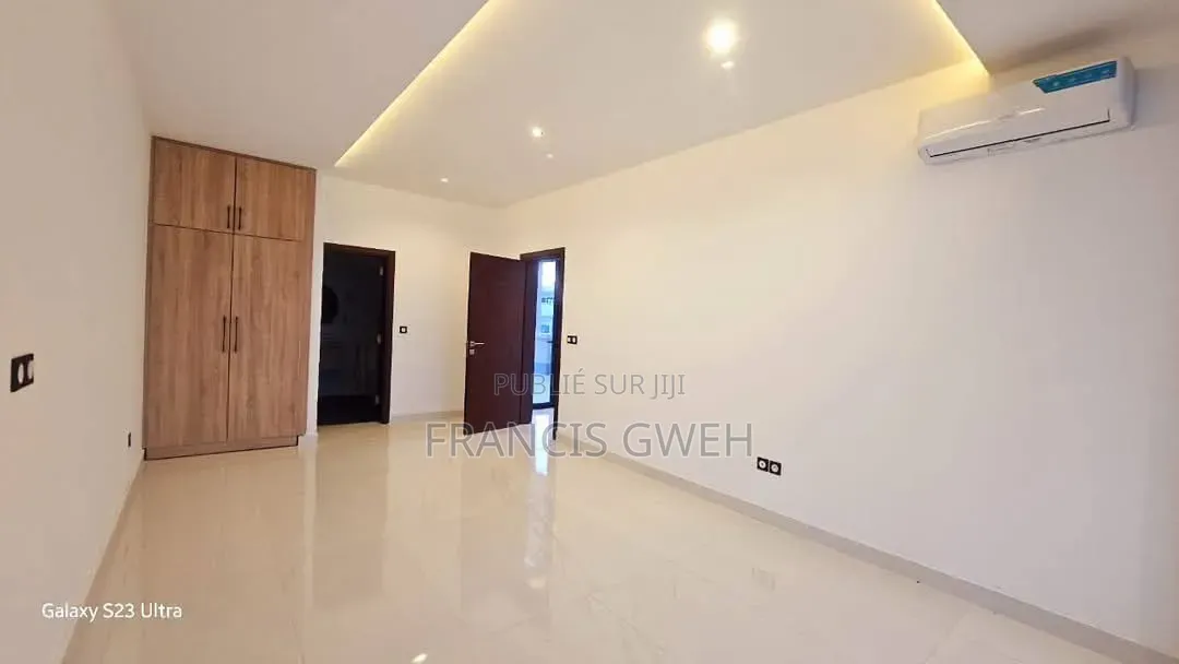 5chbre Duplex dans Francis Gweh, Cocody à Vendre