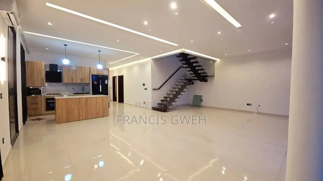 5chbre Duplex dans Francis Gweh, Cocody à Vendre