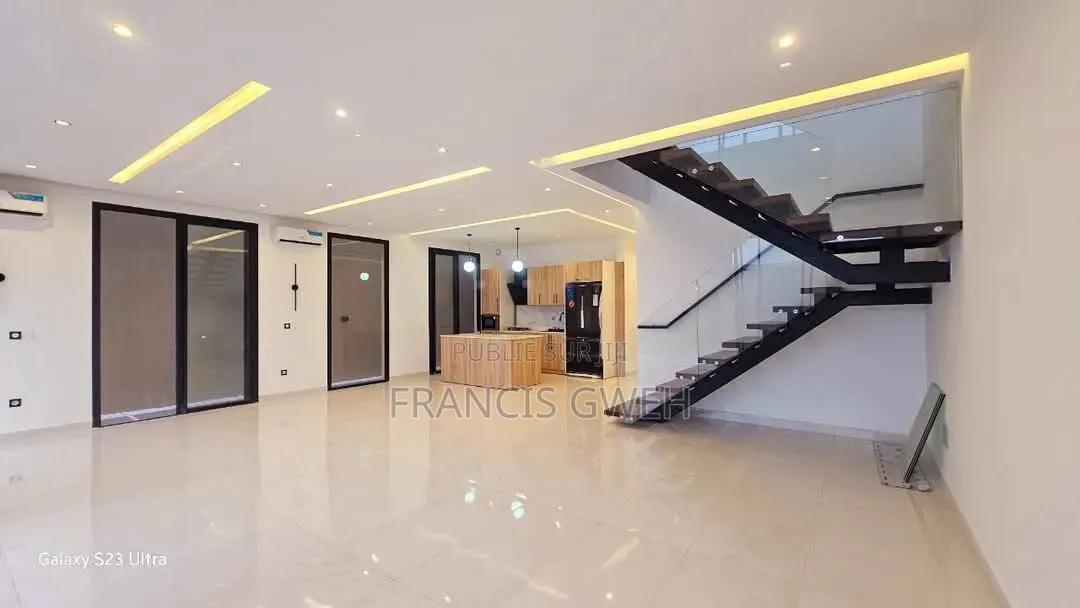 5chbre Duplex dans Francis Gweh, Cocody à Vendre