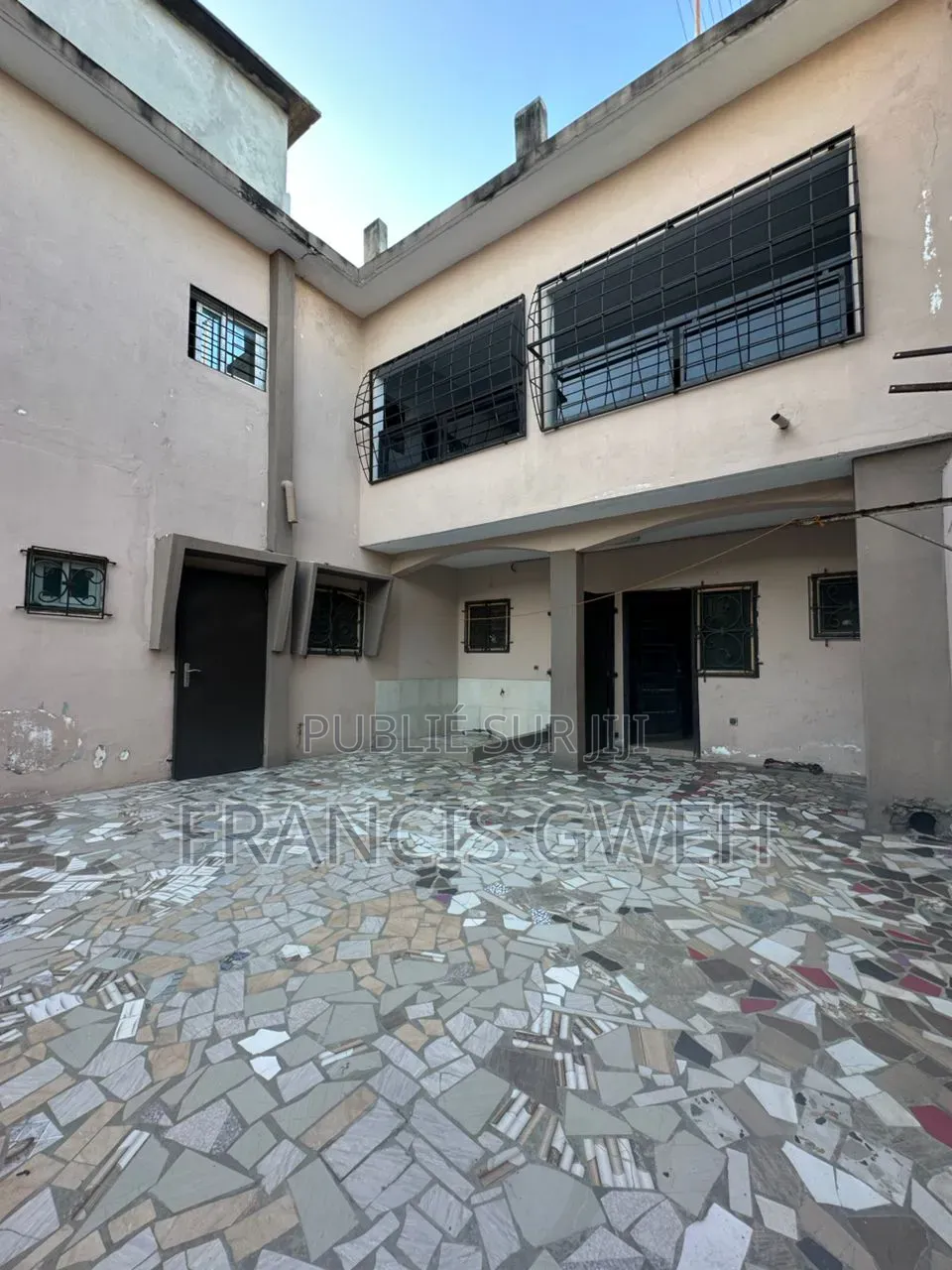 5chbre Duplex dans Francis Gweh, Cocody à Louer