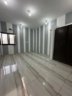 5chbre Duplex dans Francis Gweh, Cocody à Louer