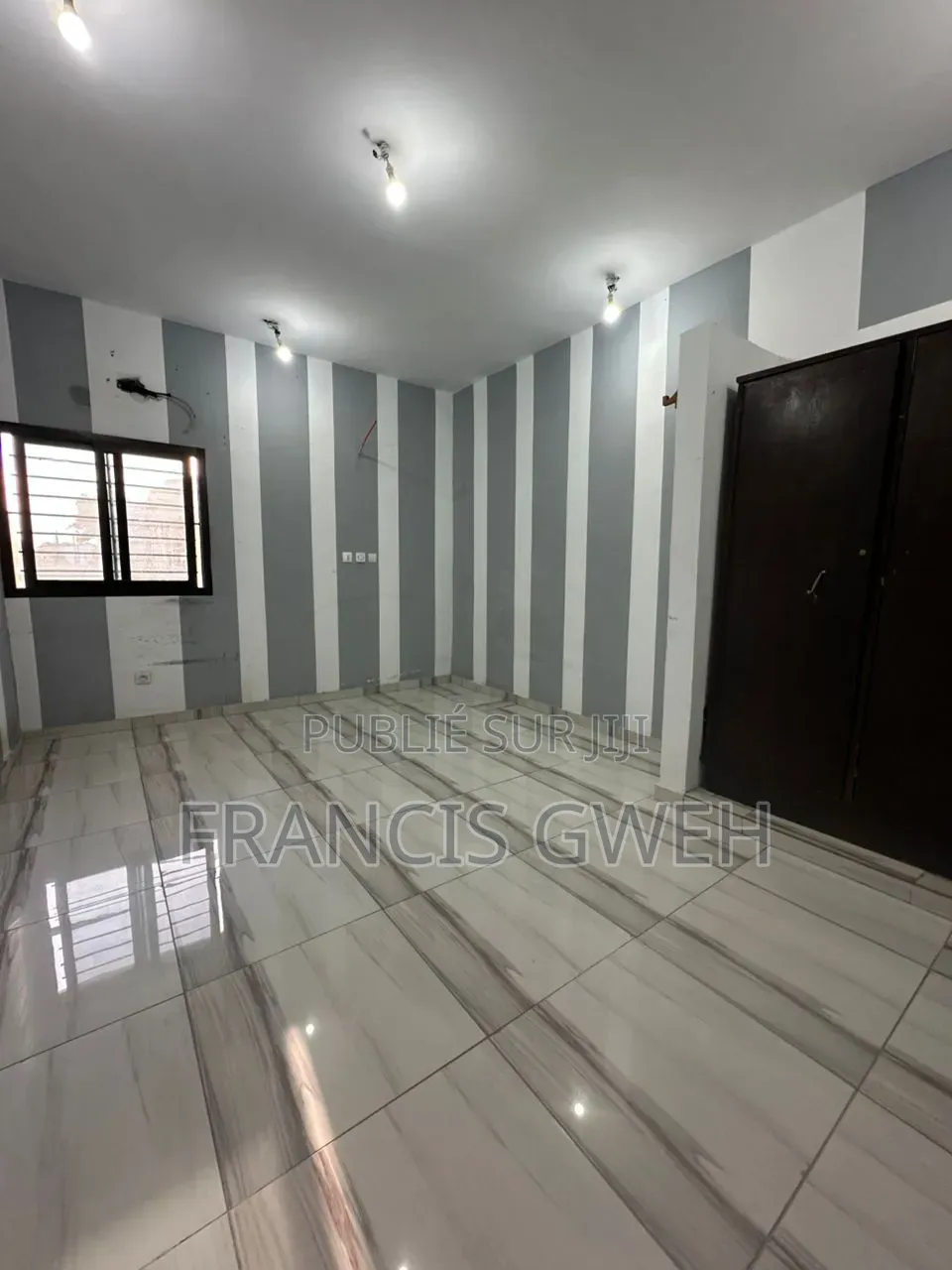 5chbre Duplex dans Francis Gweh, Cocody à Louer