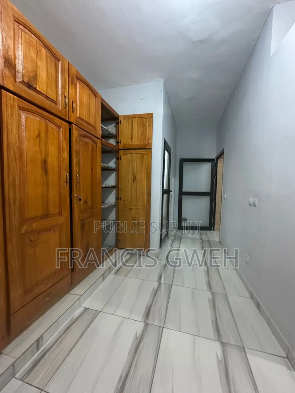 5chbre Duplex dans Francis Gweh, Cocody à Louer