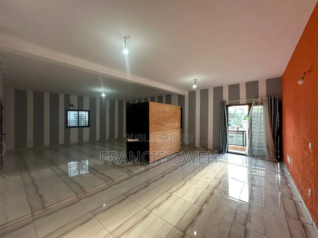 5chbre Duplex dans Francis Gweh, Cocody à Louer