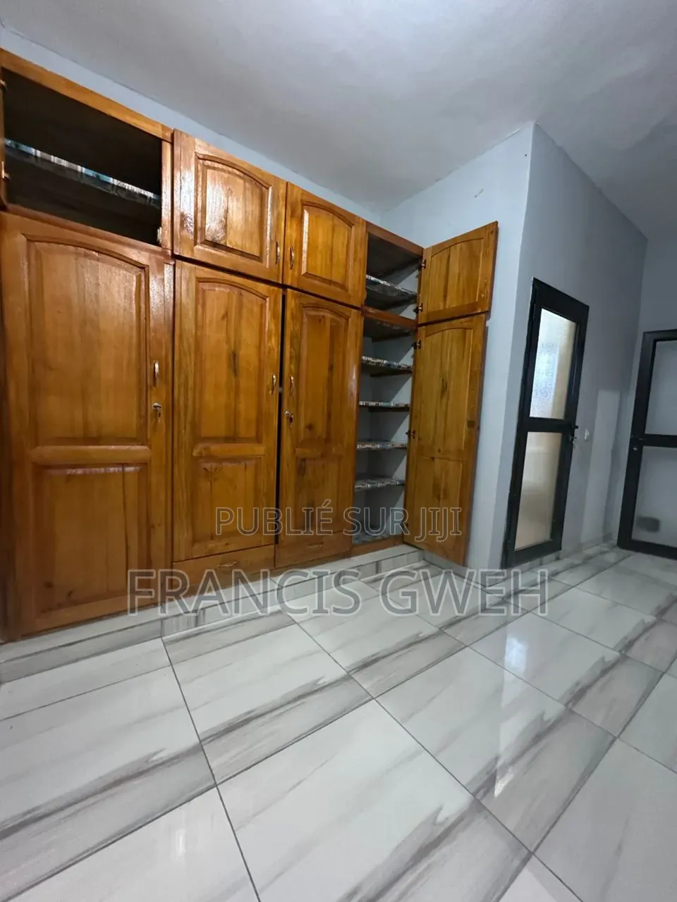 5chbre Duplex dans Francis Gweh, Cocody à Louer