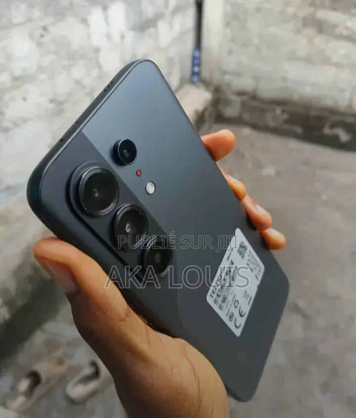 Nouveau Tecno Camon 50 256 GB Doré