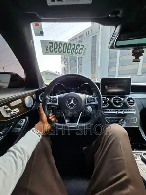 Nouveau Mercedes-Benz C300 2025 Noir
