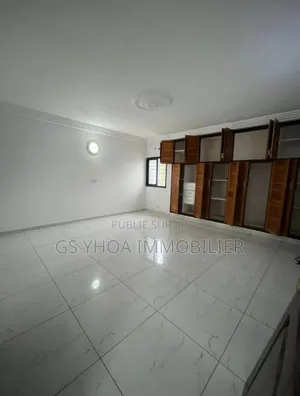 2chbre Appartement dans Cocody à Vendre