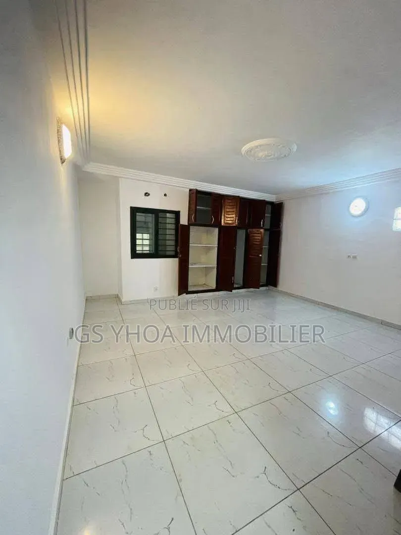 2chbre Appartement dans Cocody à Vendre
