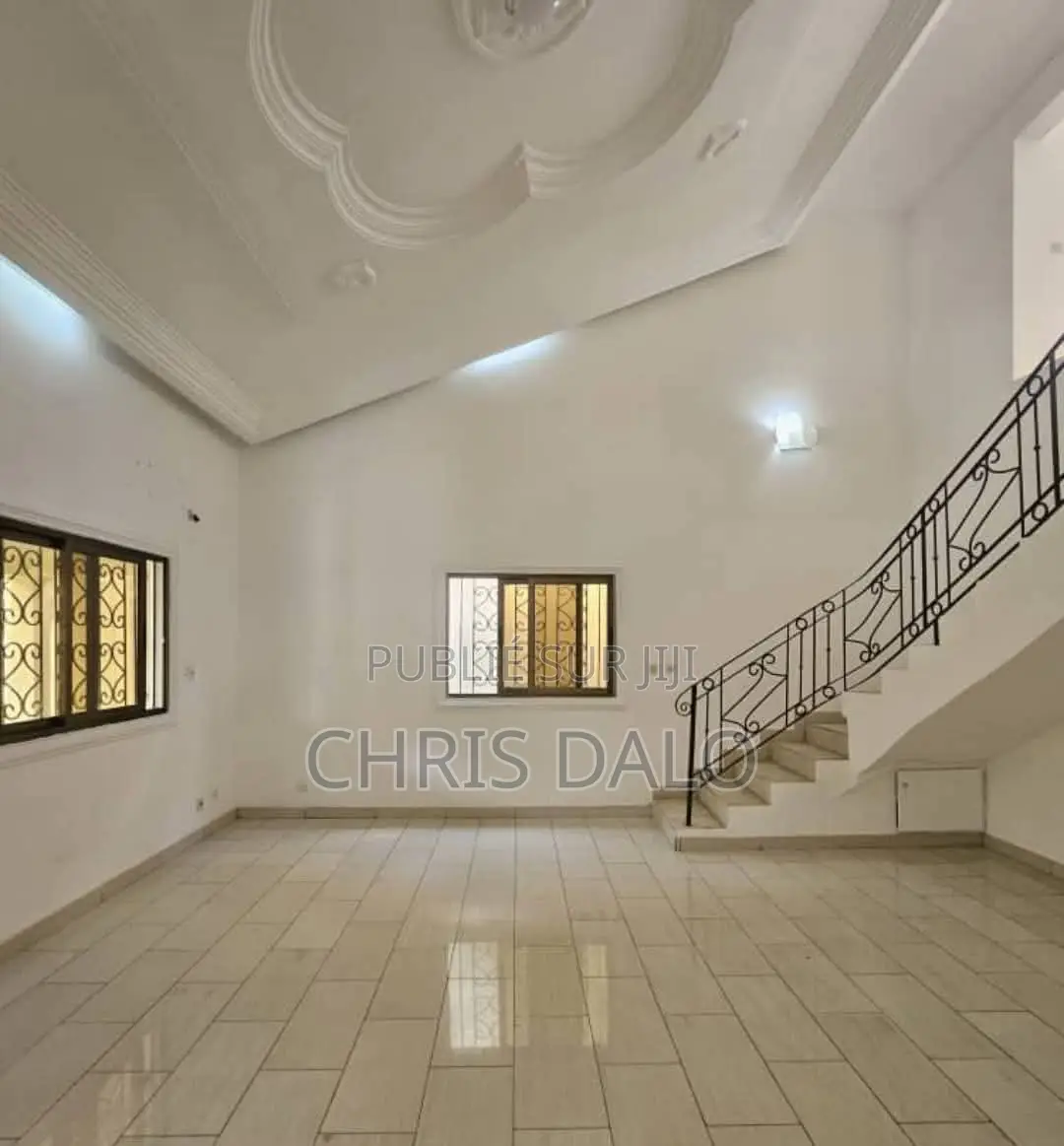 4chbre Duplex dans Villa Haut Standing, Cocody à Louer