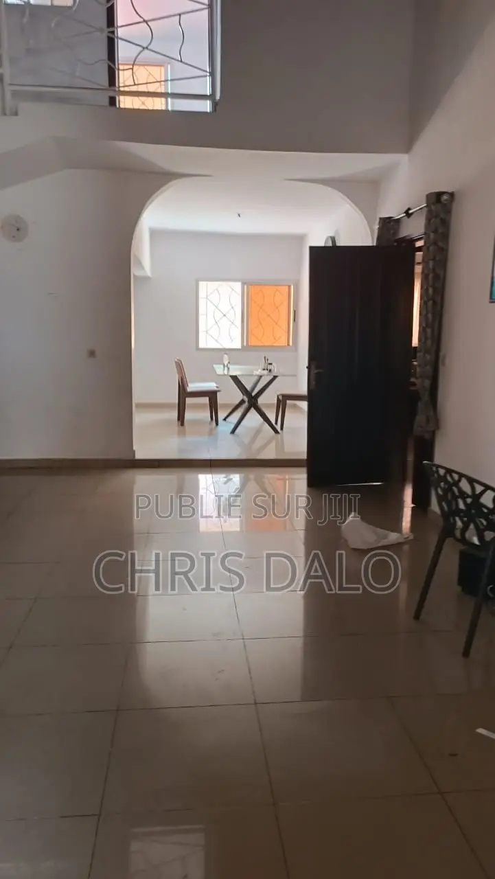 4chbre Duplex dans Villa Haut Standing, Cocody à Louer