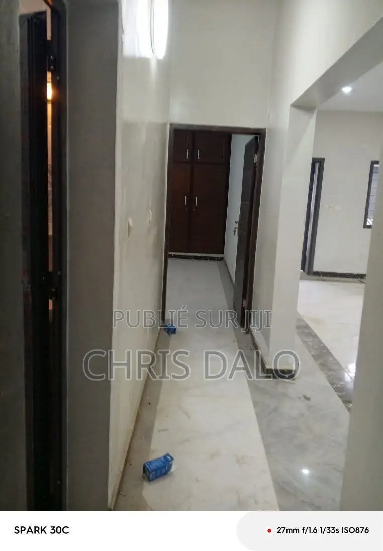 2chbre Appartement dans Appartement Haut, Cocody à Louer