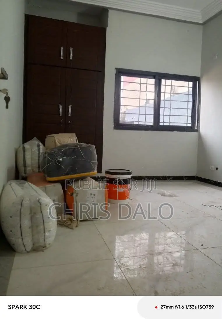 2chbre Appartement dans Appartement Haut, Cocody à Louer