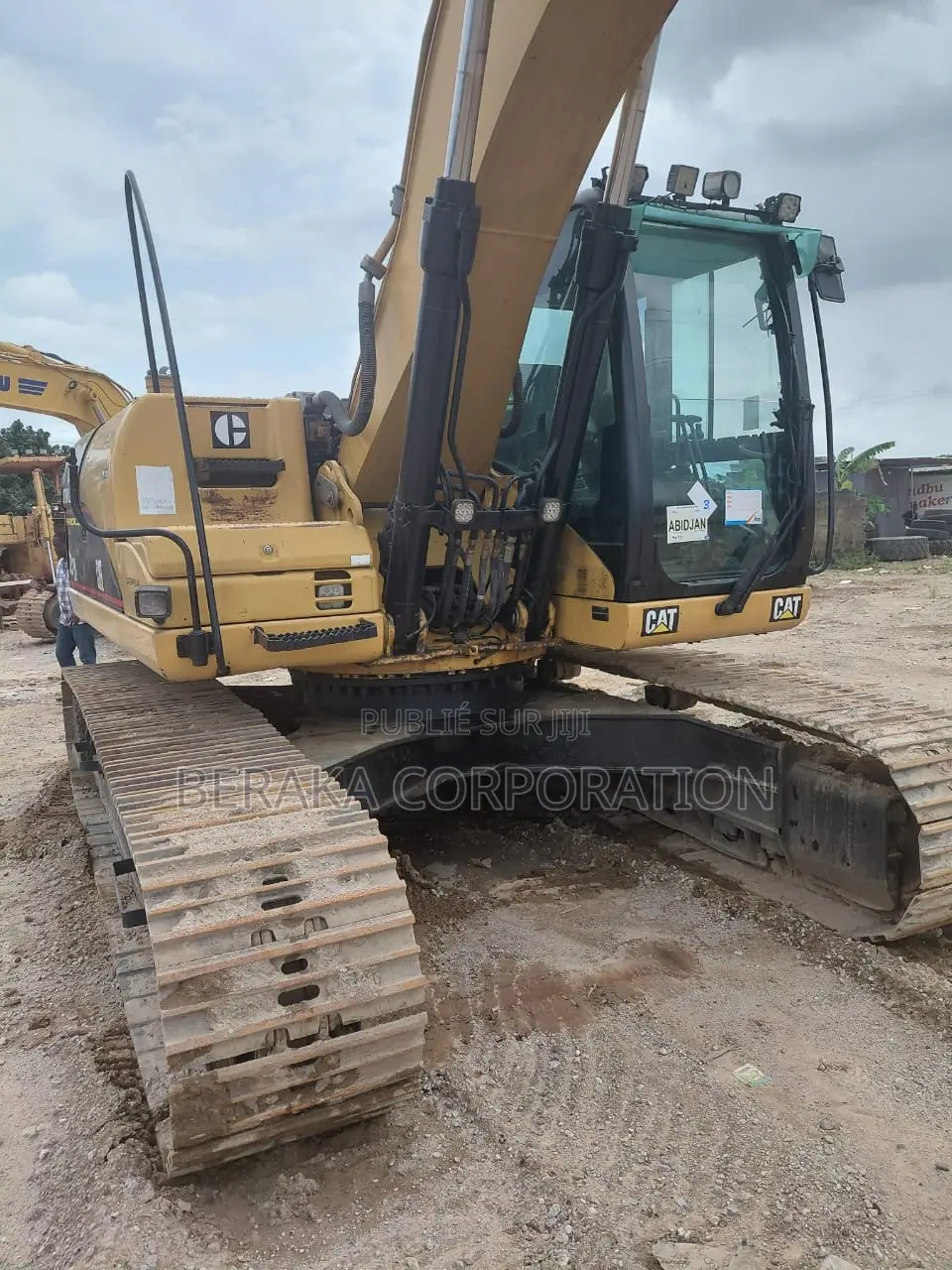 Pelle Cat 323d Importé