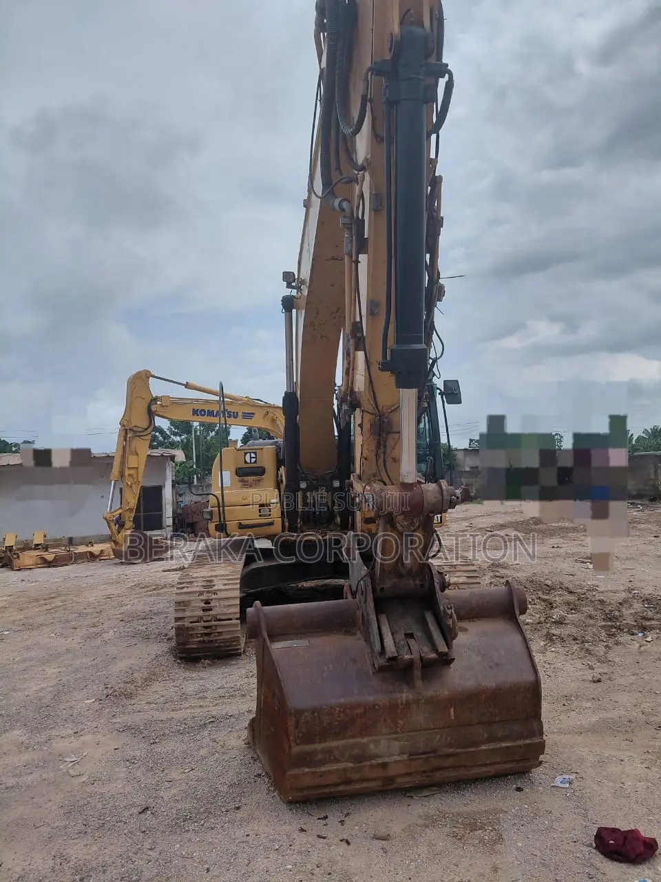 Pelle Cat 323d Importé
