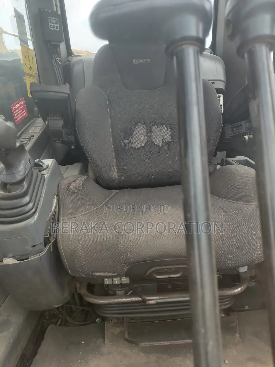 Pelle Cat 323d Importé