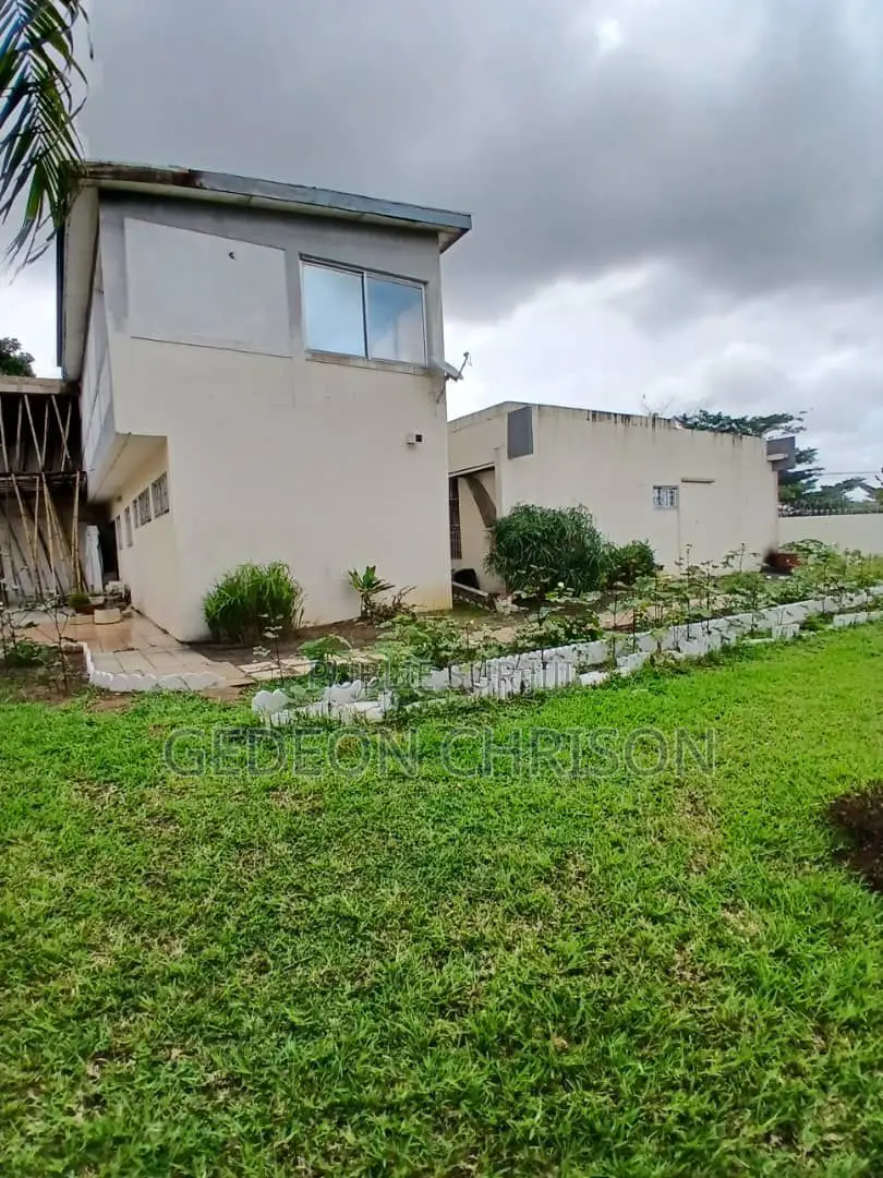 10chbre Villa dans Cocody à Vendre