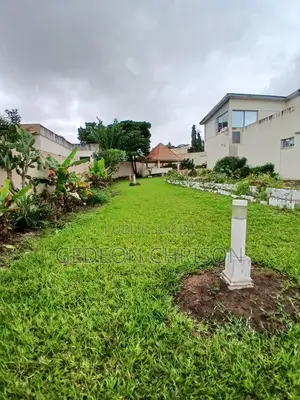 10chbre Villa dans Cocody à Vendre