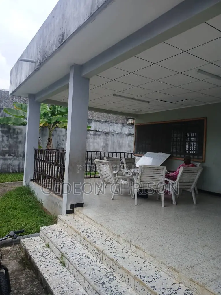 9chbre Villa dans Cocody à Vendre