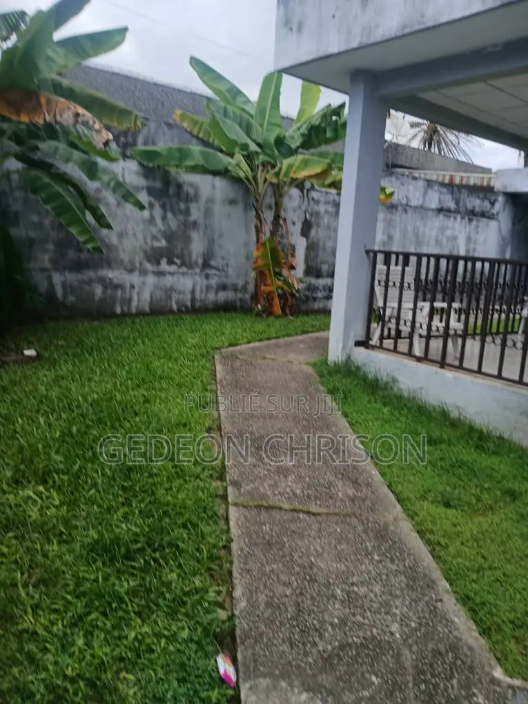 9chbre Villa dans Cocody à Vendre