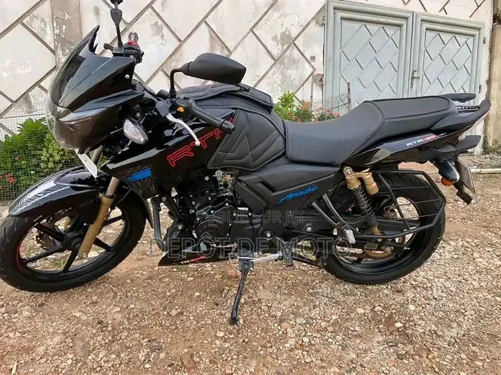 Nouveau TVS Apache 180 RTR 2025 Noir