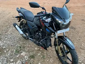 Nouveau TVS Apache 180 RTR 2025 Noir