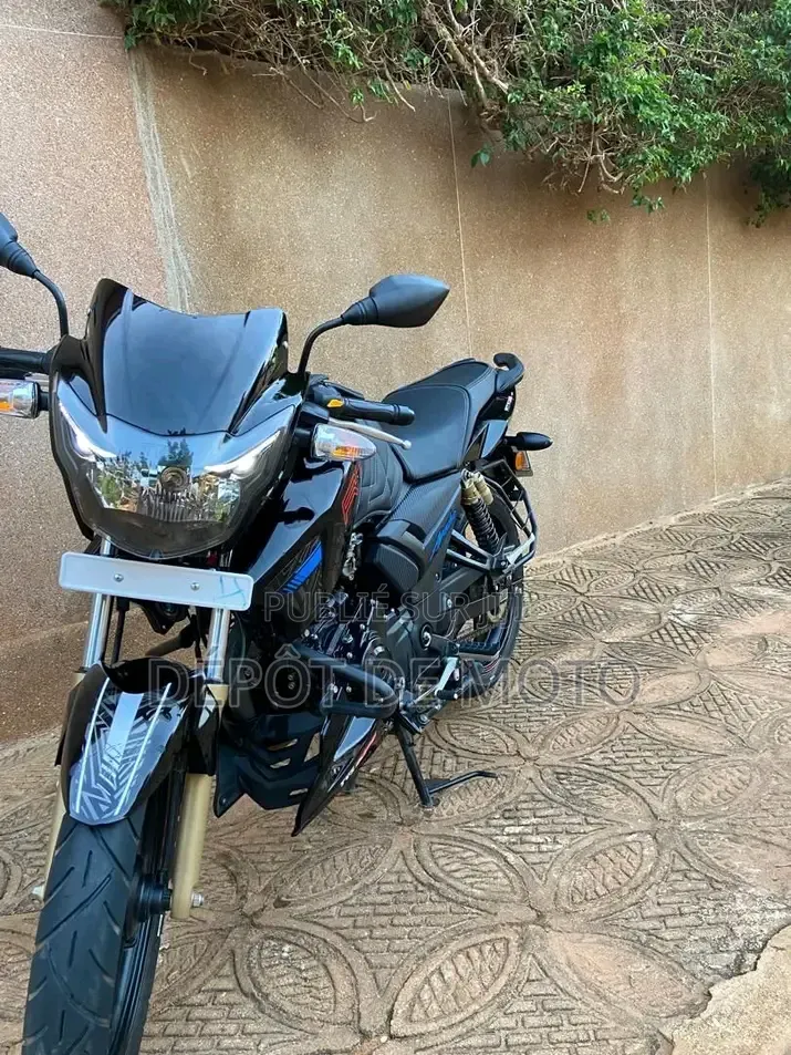 Nouveau TVS Apache 180 RTR 2025 Noir