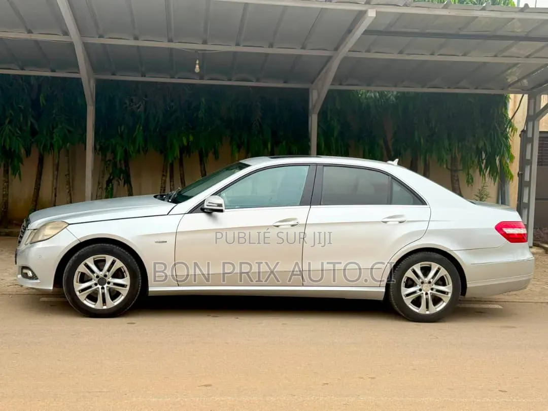 Mercedes-Benz E350 Base 4dr Sedan RWD (3.5L 6cyl 7A) 2009 Gris