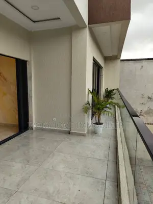 5chbre Duplex dans Cocody à Louer