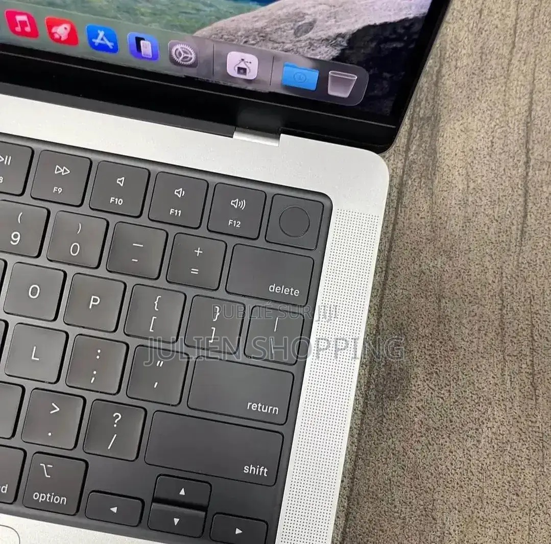 Nouveau Apple MacBook Pro 2015 256GB Apple M1 Max HDD+SSD 512GB