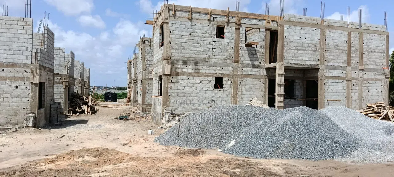 4chbre Duplex dans Bingerville à Vendre